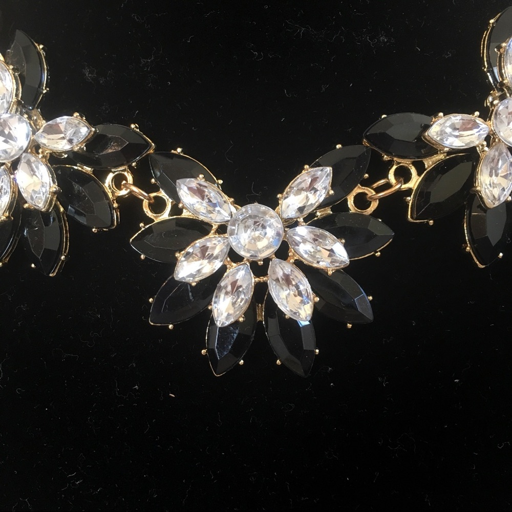 Statement Necklace Gold Plated Flower Design - Picture 5 of 8